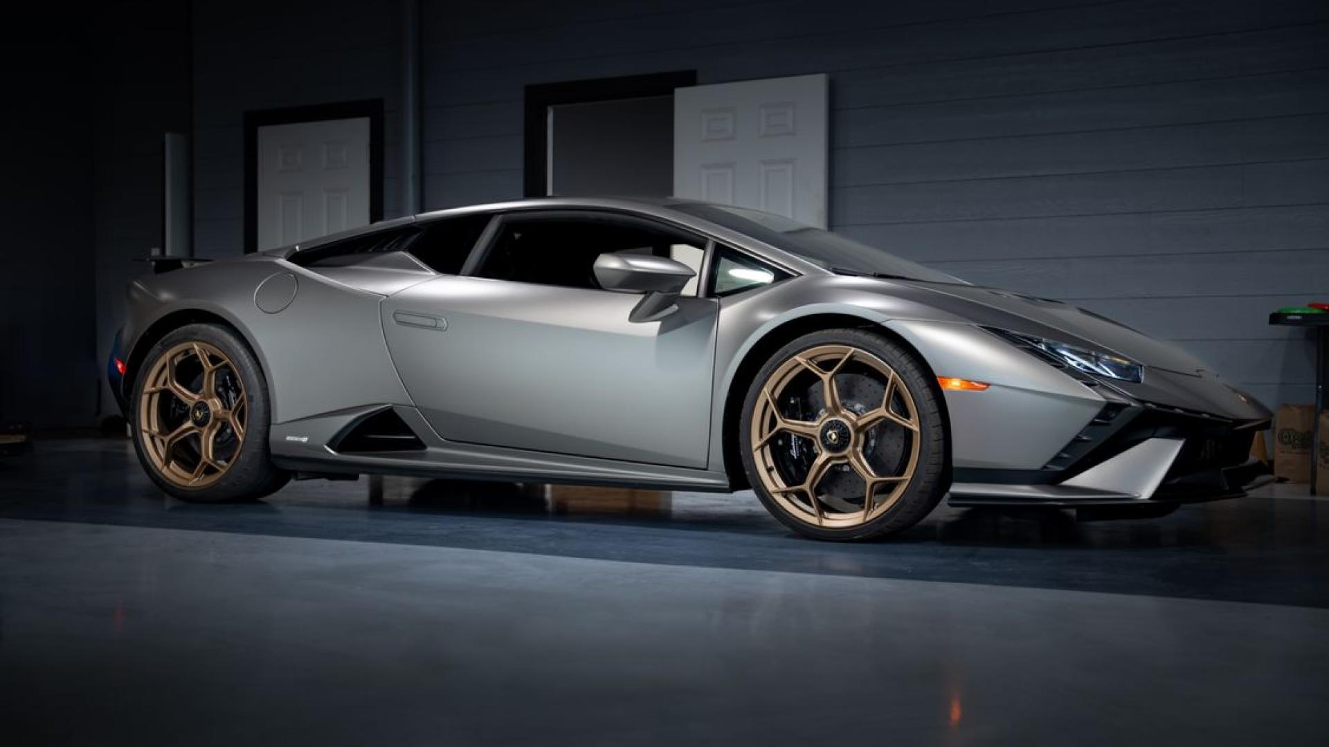 OEM vs Aftermarket Luxury Car Accessories: Which Should You Choose?