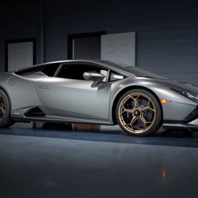 OEM vs Aftermarket Luxury Car Accessories: Which Should You Choose?