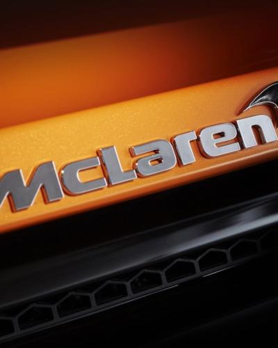 McLaren Rear Badge with Carbon Fiber