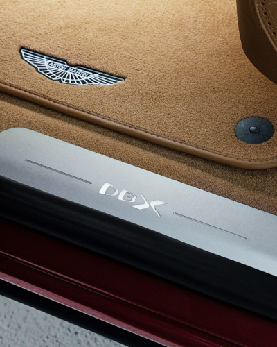 Aston Martin DBX Illuminated Tread Plates